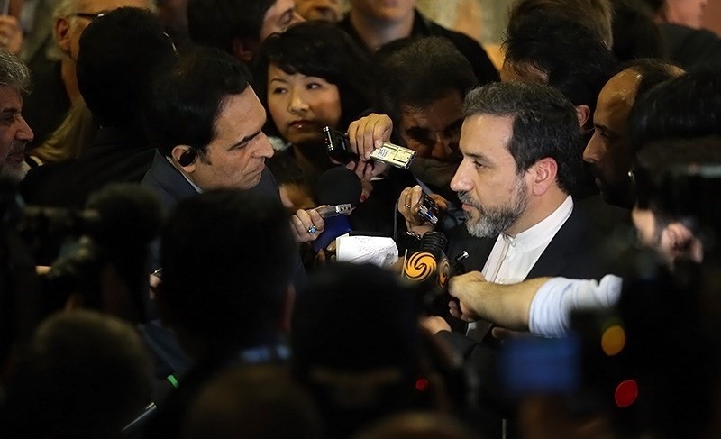 Iranian FM deputy Abbas Araghchi briefing media after first plenary of Iran-P5+1 nuclear talks in Geneva. October, 15, 2013.