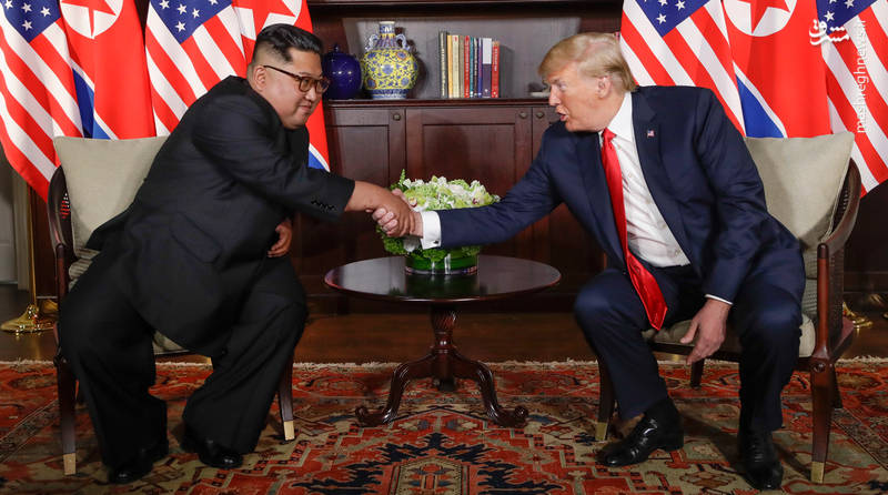 U.S. President Donald Trump and North Korean leader Kim Jong Un met face-to-face on Tuesday 12 June in Singapore. This photo shows a red Persian rug laid in the room.